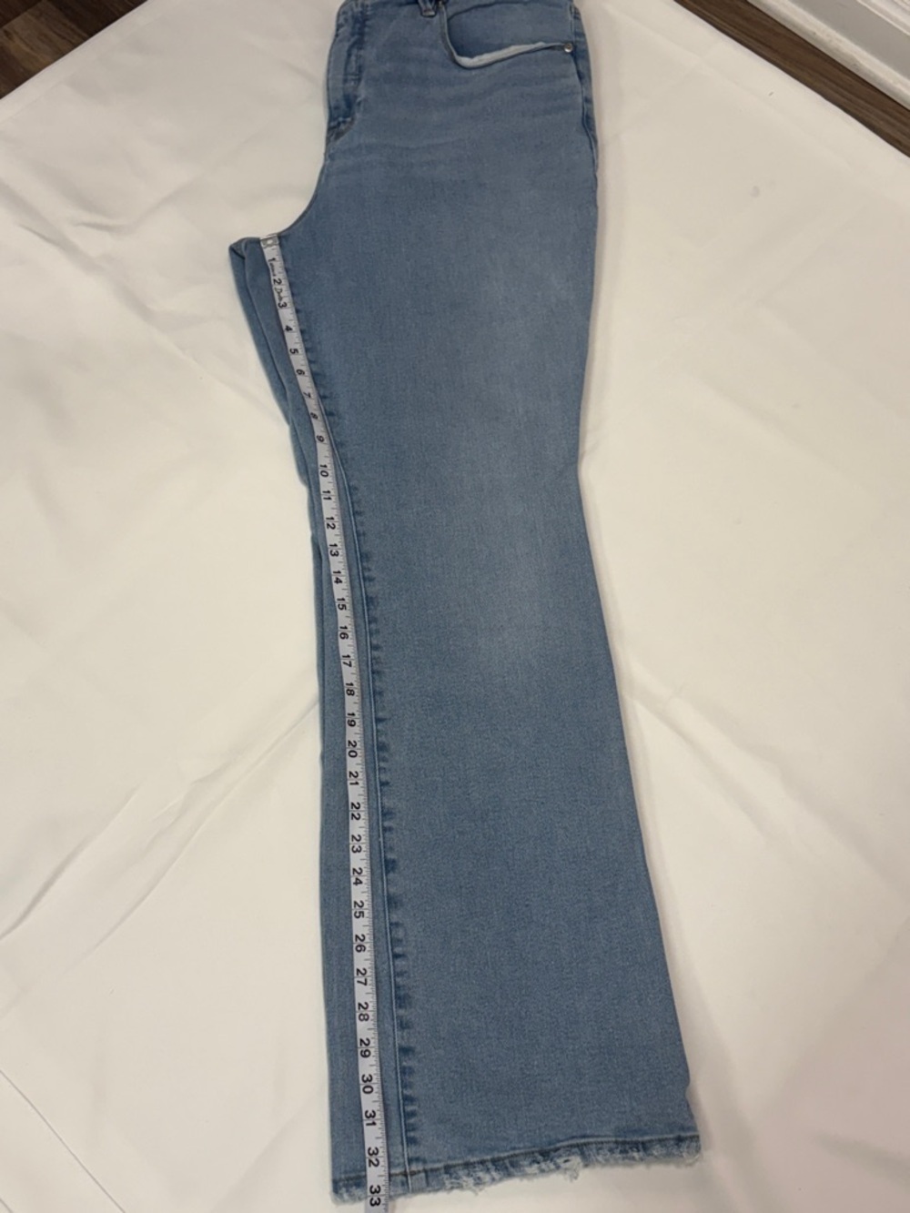 GOOD AMERICAN LIGHT BLUE FLARE JEANS WITH RAW HEM! - Picture 7 of 10